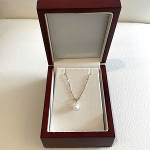 18 Carot Gold Real diamond and Real Pearl necklace